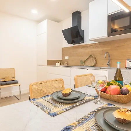 Downtown Near The - Happy * Эстепона