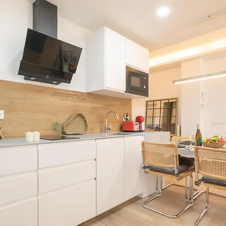 Apartman Downtown Near The - Happy