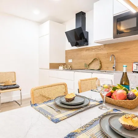 Apartman Downtown Near The - Happy
