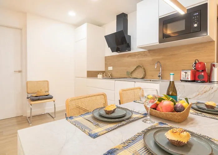 Downtown Near The - Happy * إِستيبونا